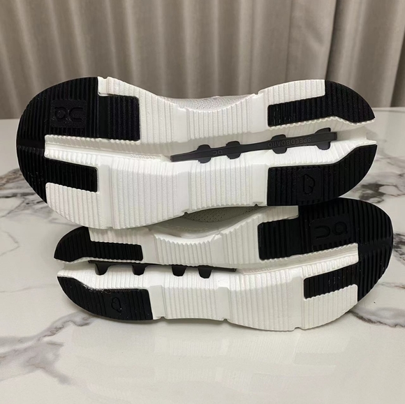 On cloud cloudnova Size 8 - Picture 2 of 4